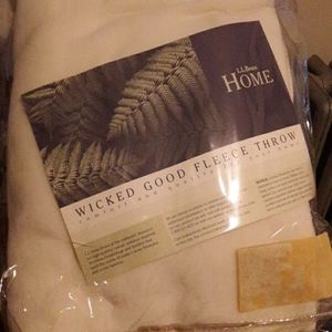 L. L. Bean wicked good fleece throw white New